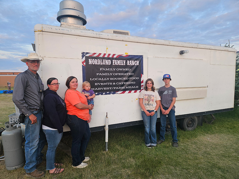 Nordlund family in front of their food truck