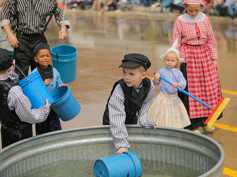 Tulip-Festival_Orange-City-Iowa_05-18-2023-0495-kids.jpg